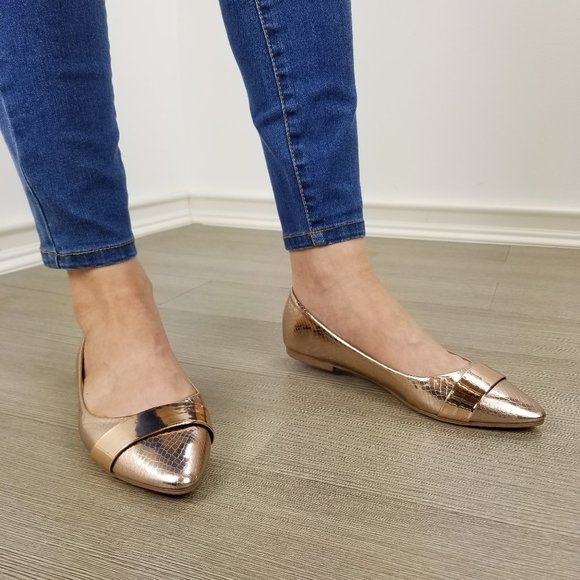 Rode Gold Pointy Toe Slip On Flats - Picture 2 of 8